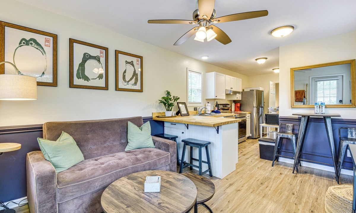 Townville Cabin | Walk to Beach: Lake Hartwell Cabin w/Large Yard!