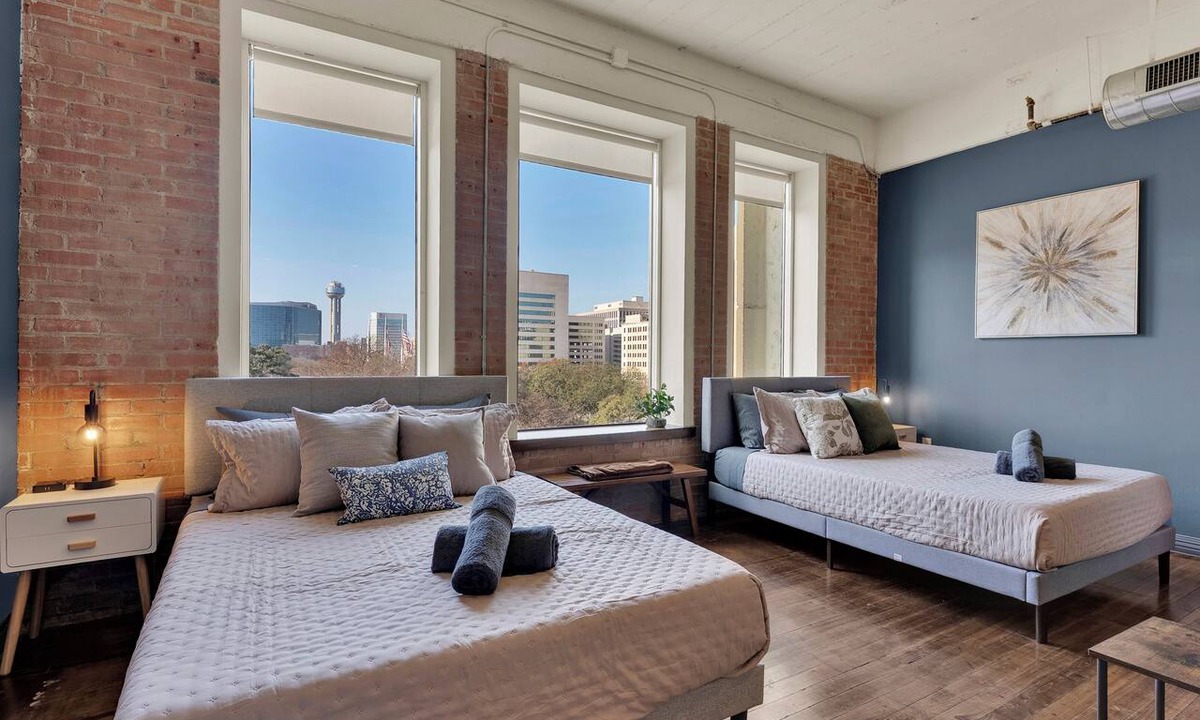 Downtown Dallas Apartment | Walk to Convention Ctr | Downtown UrbanLoft | Sleeps 8