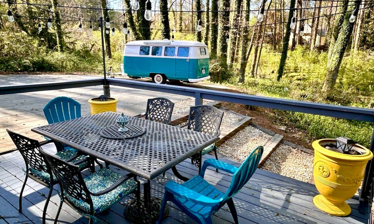 Alpharetta House | Walk to Downtown Alpharetta - Camper hangout, game room, & chef’s kitchen