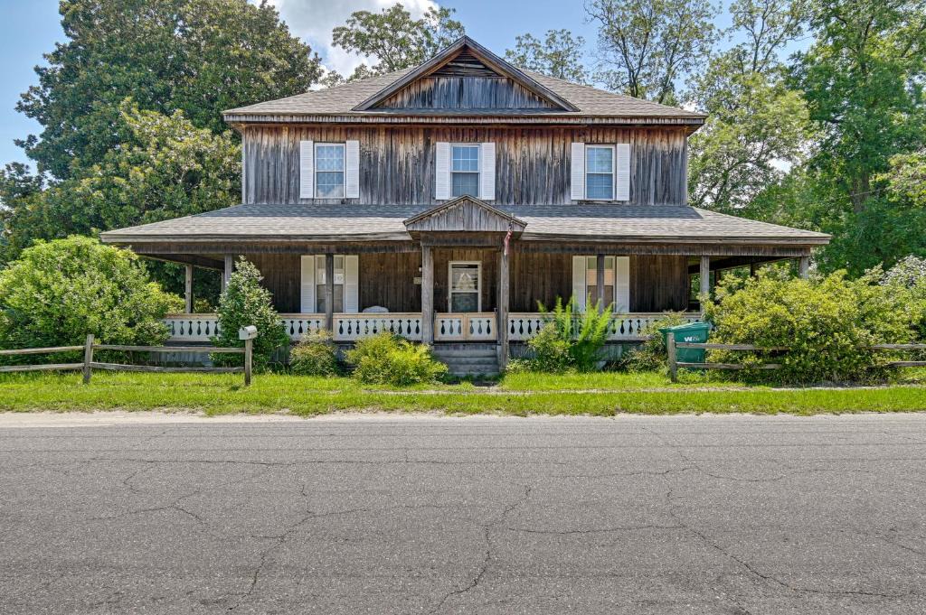 Fairmont House | Walk to Downtown Fairmont! Family Home w/Yard
