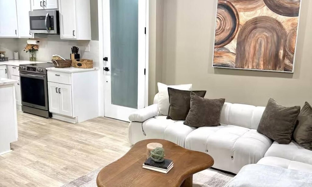 Downtown Condo | Walk to DPAC + Bulls - Chic Downtown Durham condo