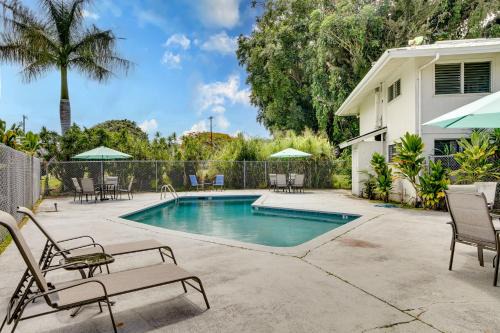 Hilo House | Walk to Dtwn Hilo! Tropical Getaway w/Pool Access