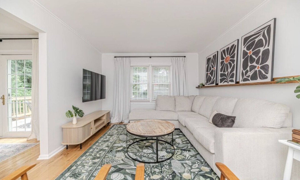 Cary House | Walk to Fenton! 3-Story Townhome