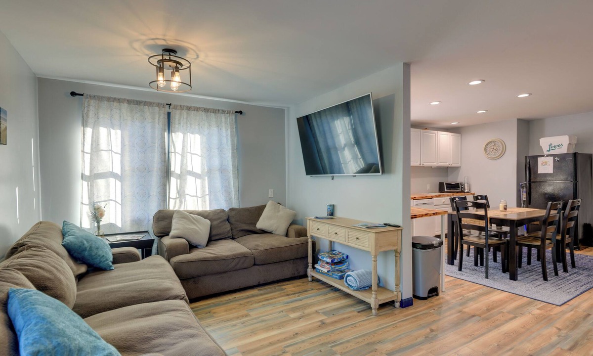 Newport House | Walk to Fishing Pier, Newport Home w/Deck!