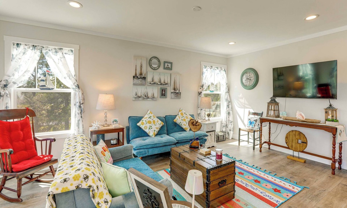 Stumpy Point House | Walk to the Bay! Getaway Near Alligator River