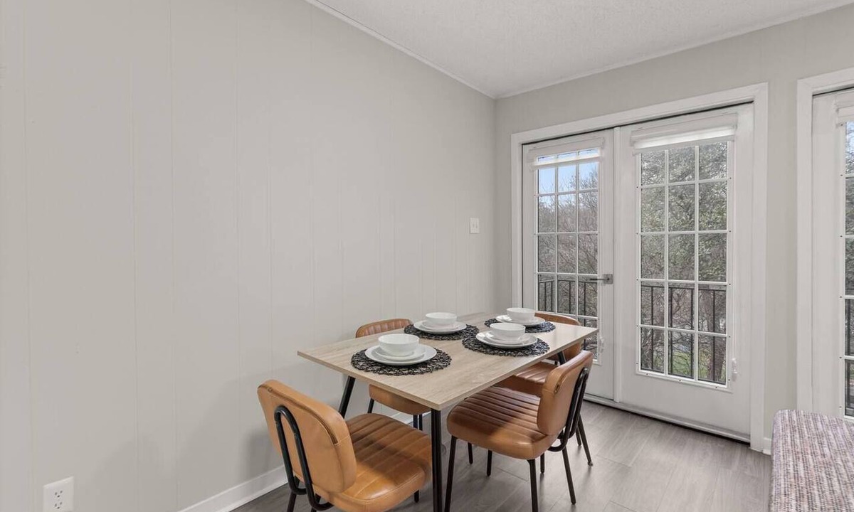 West Campus Apartment | Walk to UT*parking*West Campus*Close to Downtown