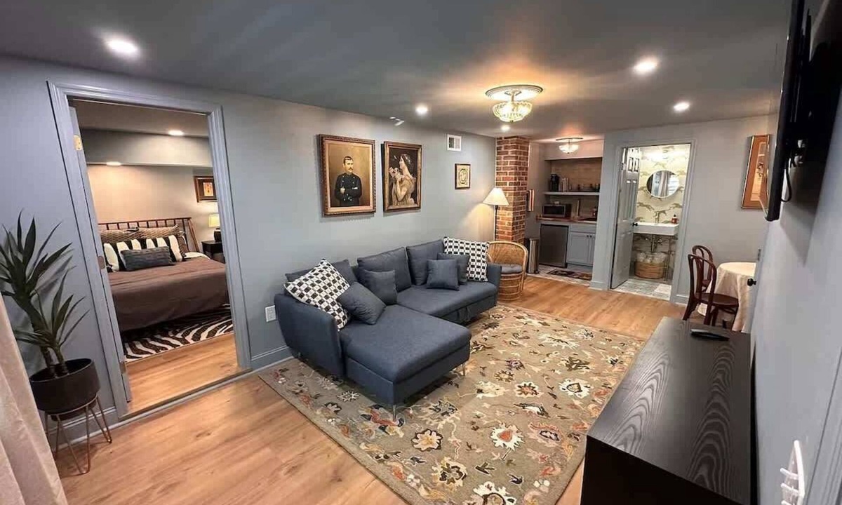 Charleston Apartment | Walkable Gem Downtown Near King Street