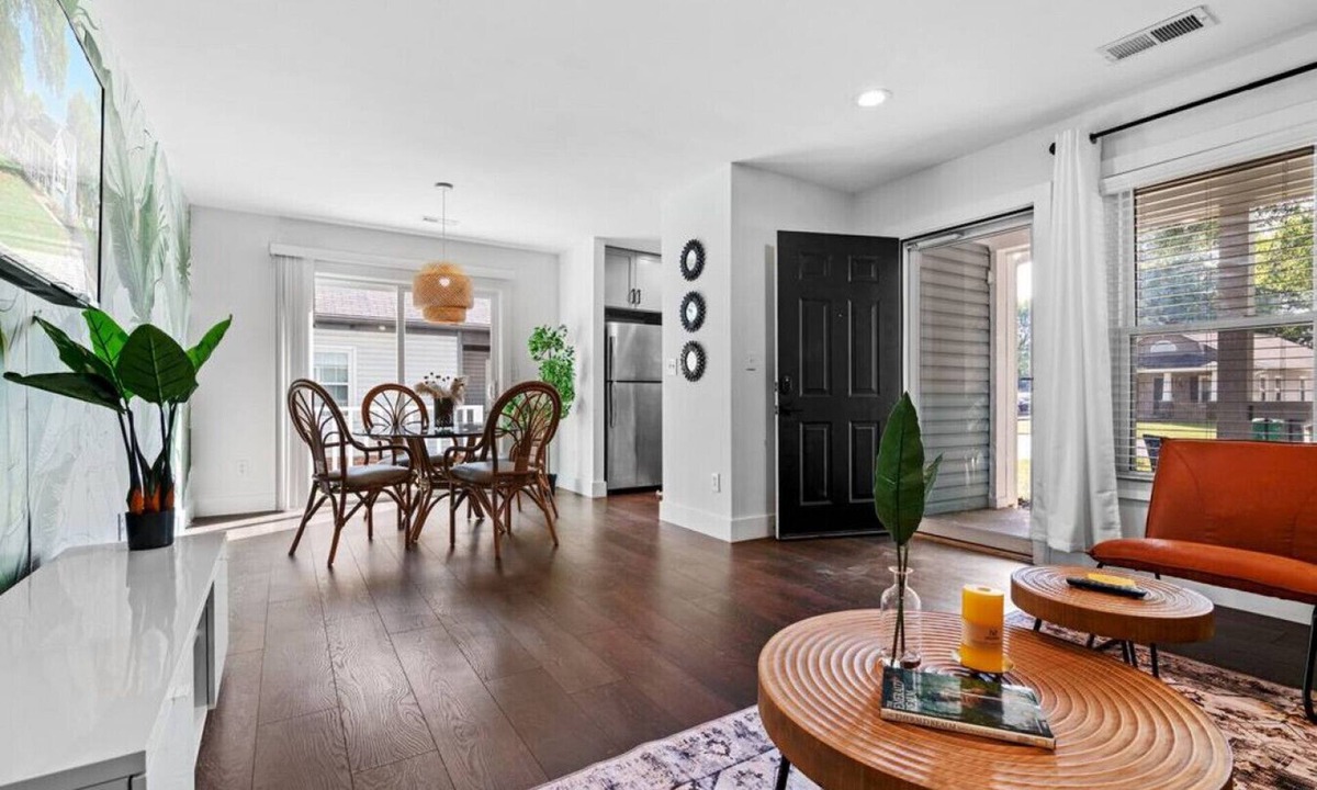 Charlotte House | Walkable Uptown Boho Retreat