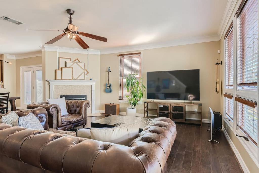 West Campus Apartment | Warm Suburban 3BR Townhome near DT