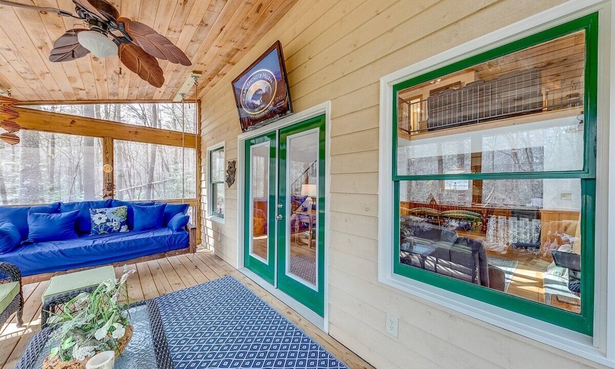 Helen Cabin | Waterfall Cabin/2 BR in Helen| private waterfall with Hot Tub under the stars!