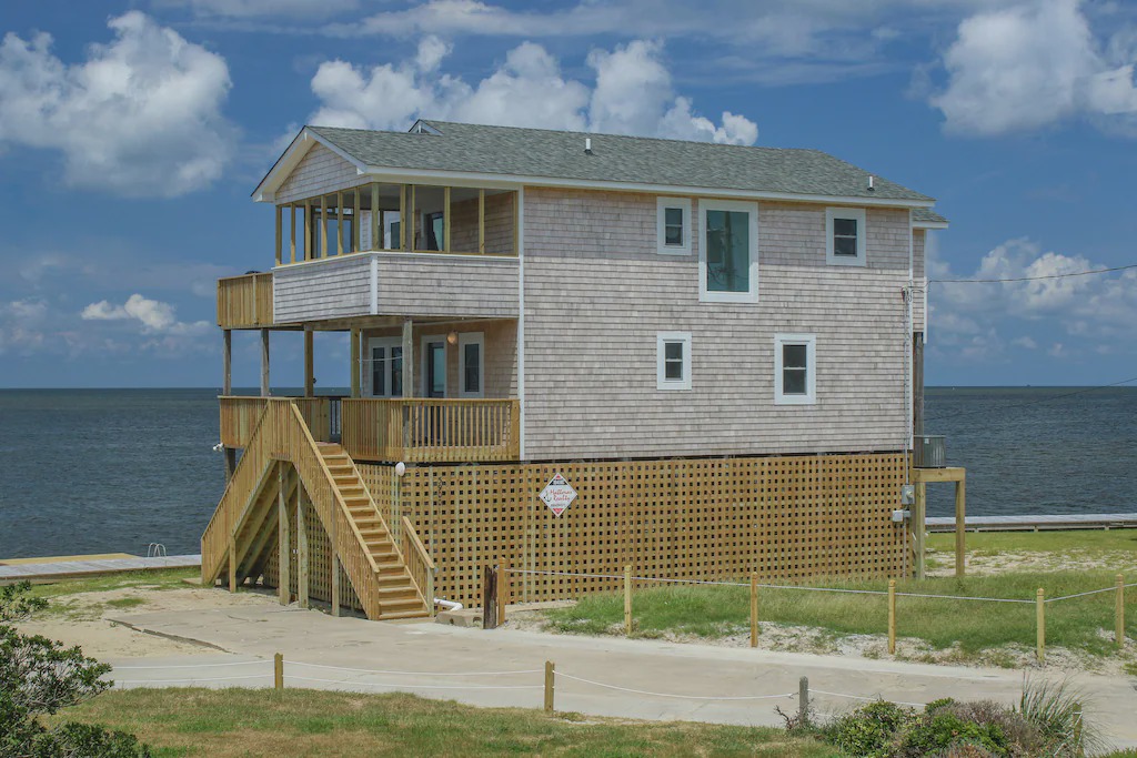 Avon House | Waterfront 4 bedroom house, WiFi, private hot tub, shared pool