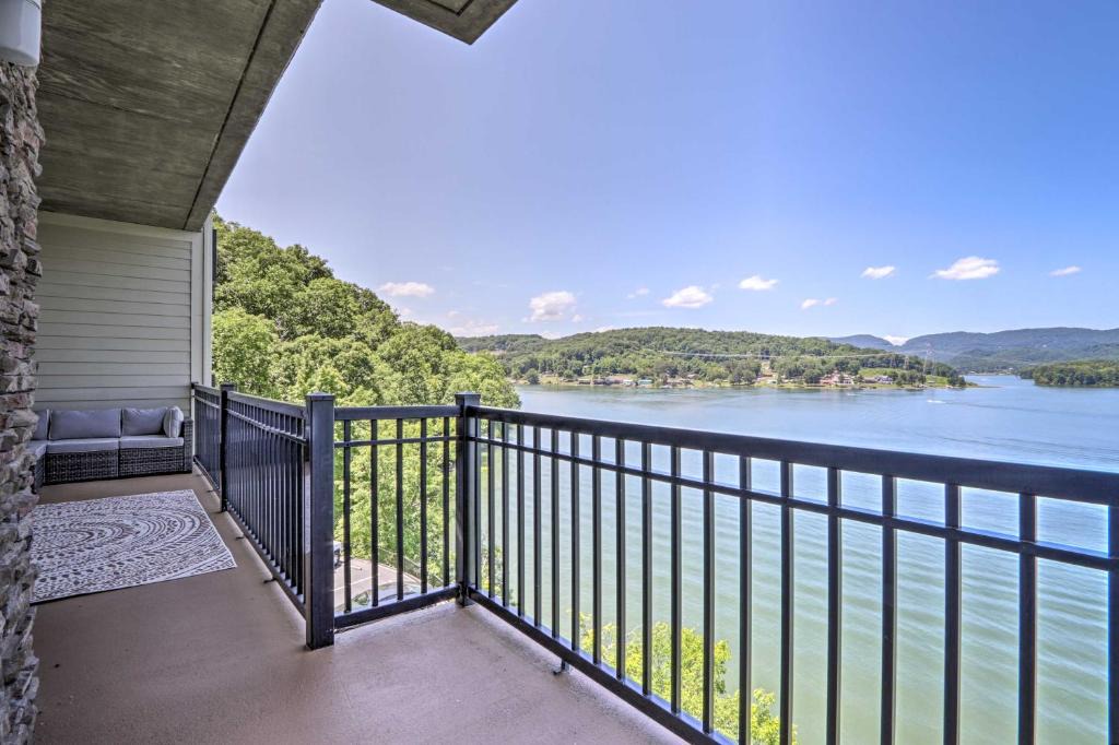 Bean Station Apartment | Waterfront Bean Station Condo with Balcony and Views!