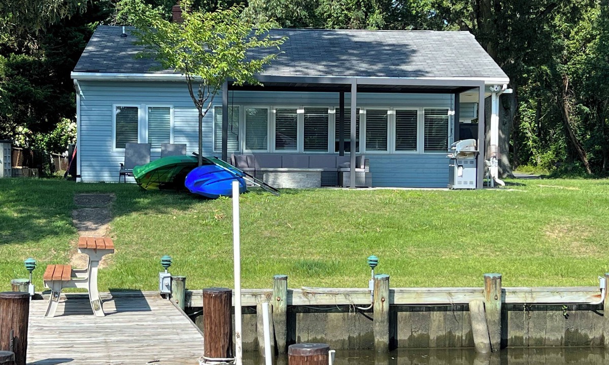 Fort Howard House | Waterfront CHeerful 2 with Private Pier