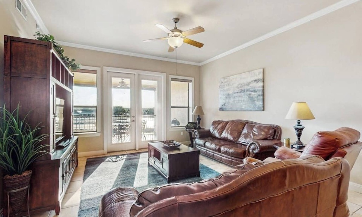 Horseshoe Bay Condo | Waterfront condo with furnished balcony, central AC, & washer/dryer