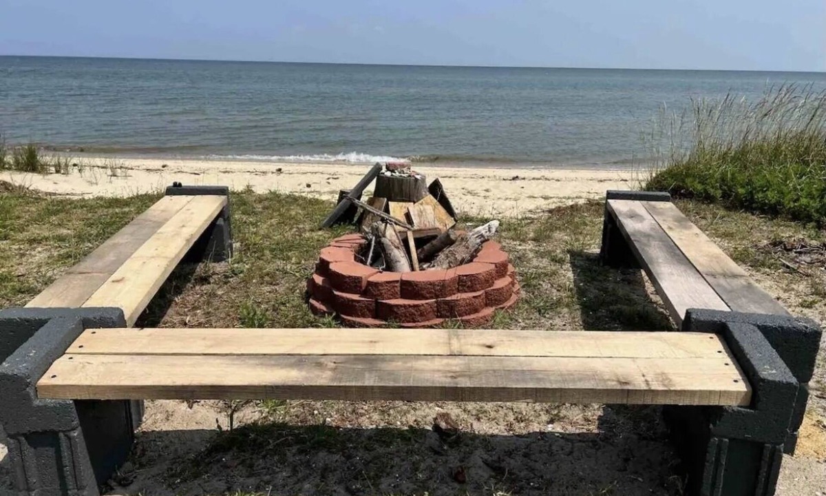 Dameron House | Waterfront Getaway-Beach, Canoe and Boat Dock!