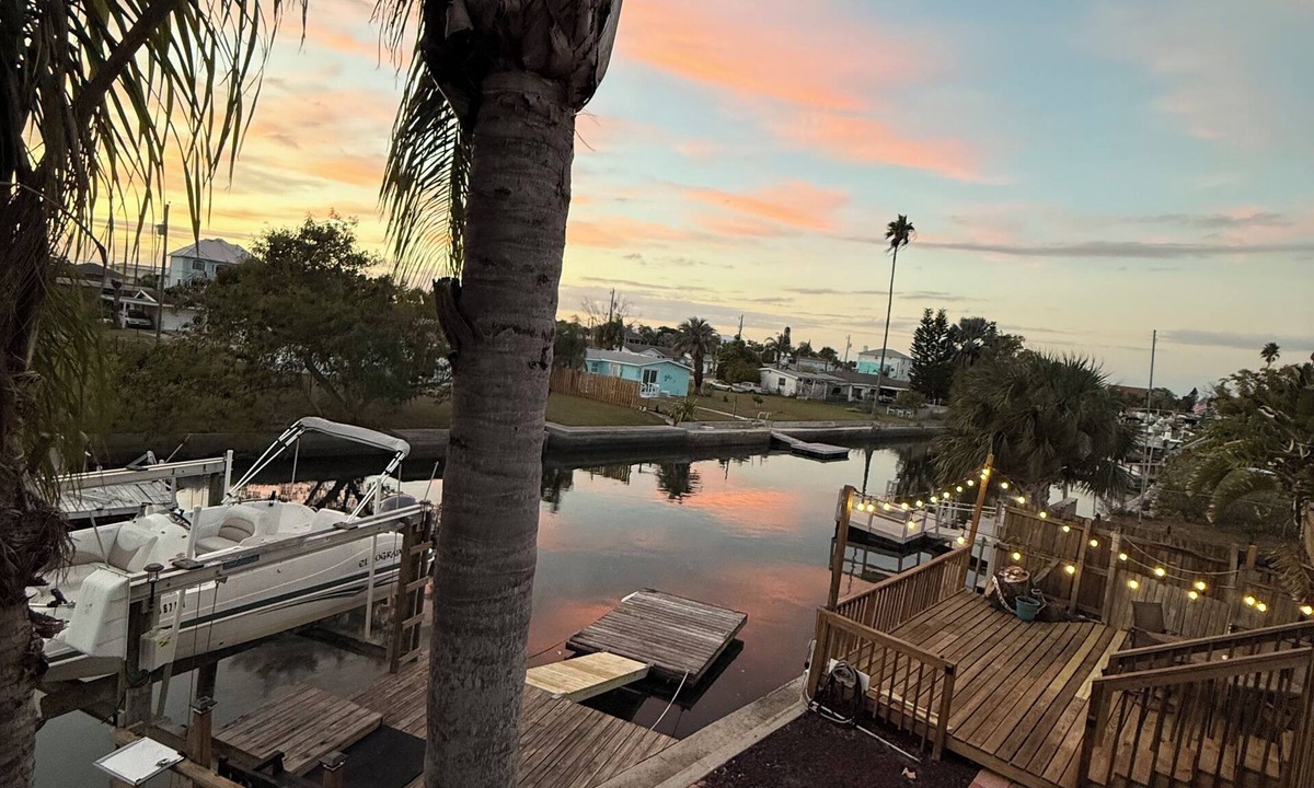 Pleasure Isles House | Waterfront Gulf Access Home - Private Dock + 6 Kayaks + Sunset Views - Sleeps 6