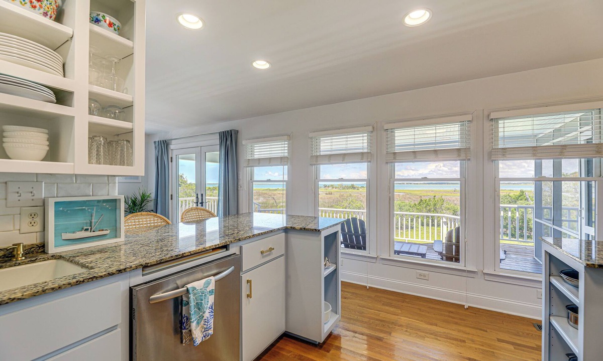 Harkers Island House | Waterfront Home w/ Screened Porch & Sunsets
