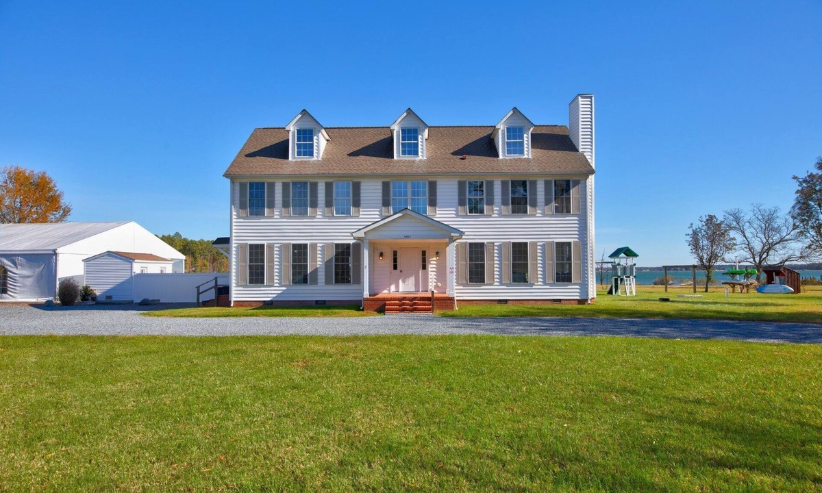 Cambridge House | Waterfront Home with Dock, Pool, Sandy Beach, Kayaks, 5BR/3.5BA Sleeps up to 20