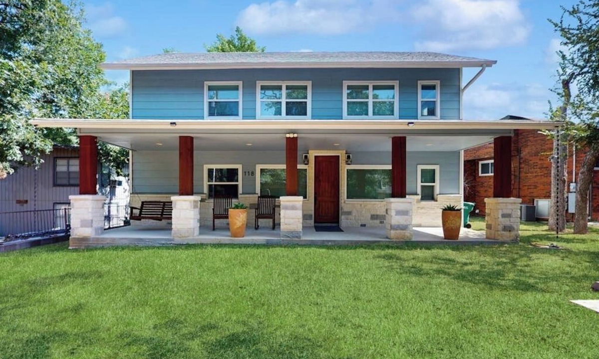 Granite Shoals House | Waterfront house on Lake LBJ with full kitchen, patio, pool table & dog-friendly
