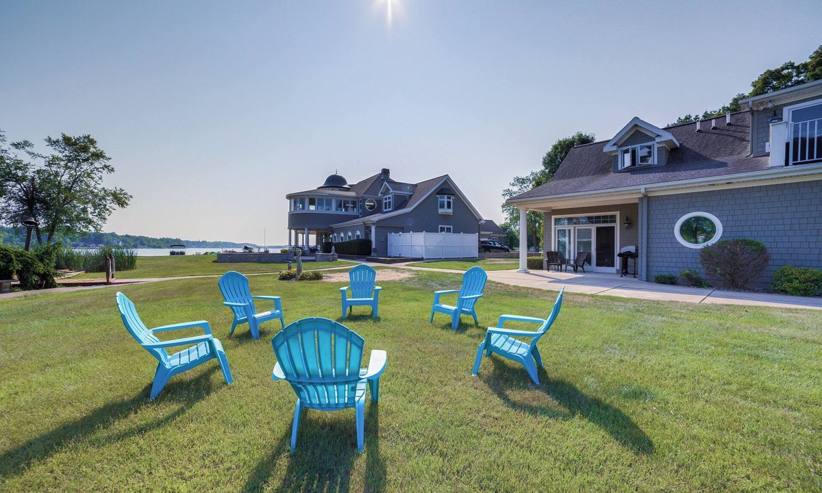 Horton House | Waterfront Jackson Mansion: Patio, Grill, Dock!