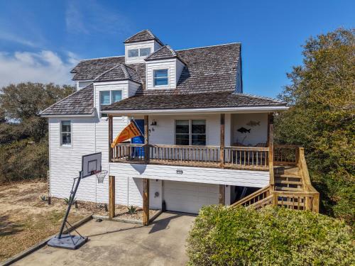 Nags Head House | Waterfront luxury w-beach resort-pool-golf-tennis-fishing & views!