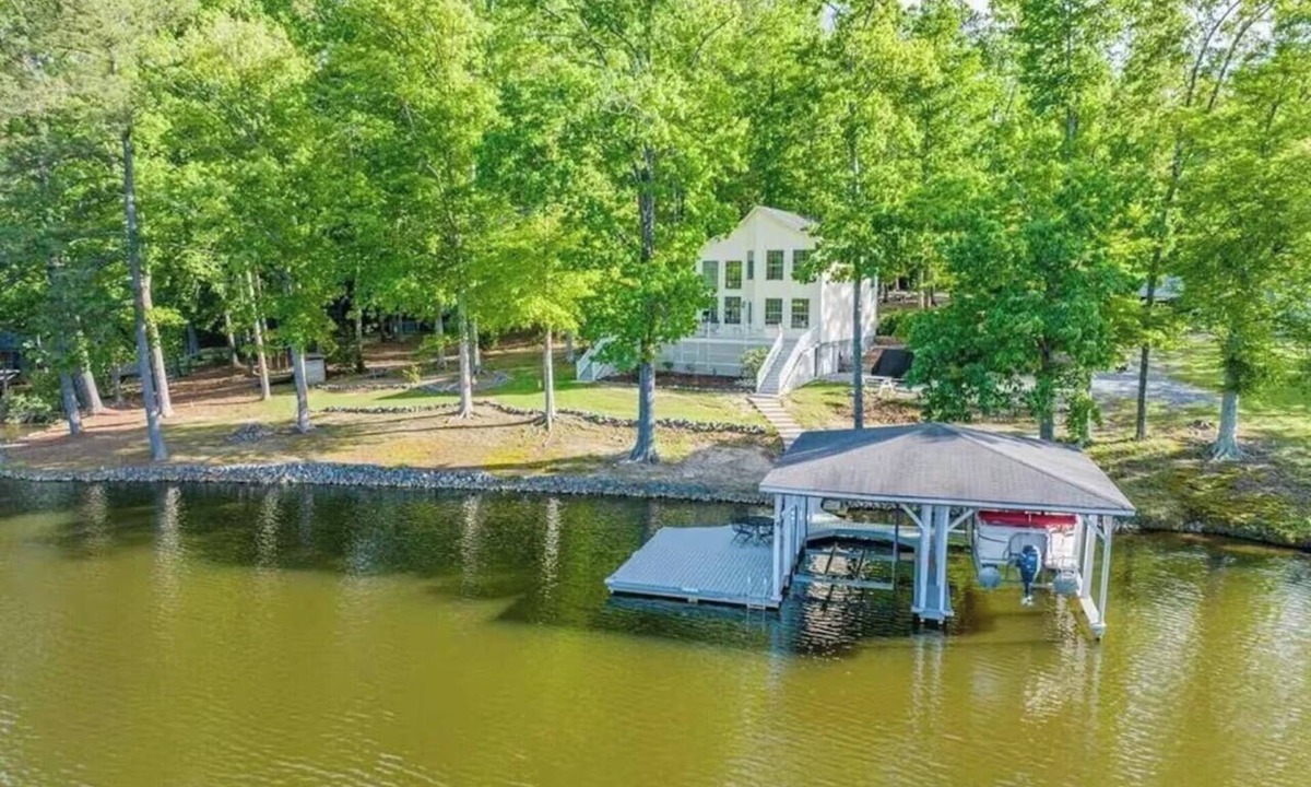 Henrico House | Waterfront Oasis Waterfront 4-bedroom home with dock in a no-wake zone!