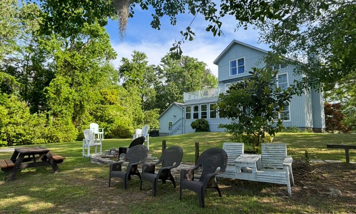 Brices Creek House | Waterfront River House on Brices Creek, New Bern