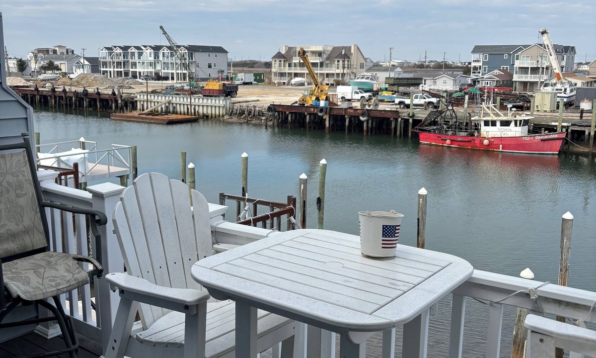 Wildwood Condo | WATERFRONT Spacious 3-bedroom condo on Otten’s Harbor, in Wildwood.