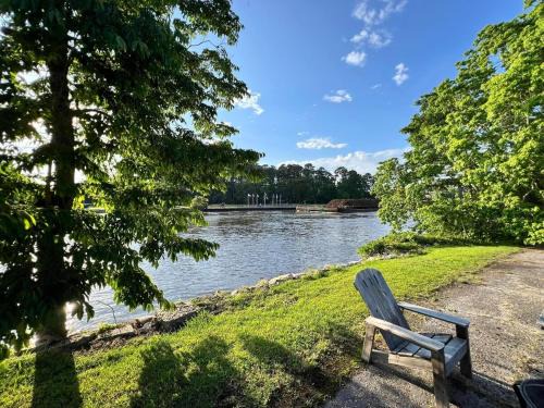 Coinjock House | Waterlily Waterside Cottage on the Intracoastal with Game Room