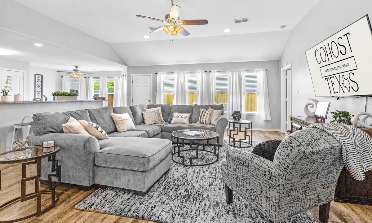 Abilene House | Weekday Summer Deals ~ Near Dyess ~Pets OK~ Sleeps 8 ~ 5 Stars ~Spacious ~ Clean