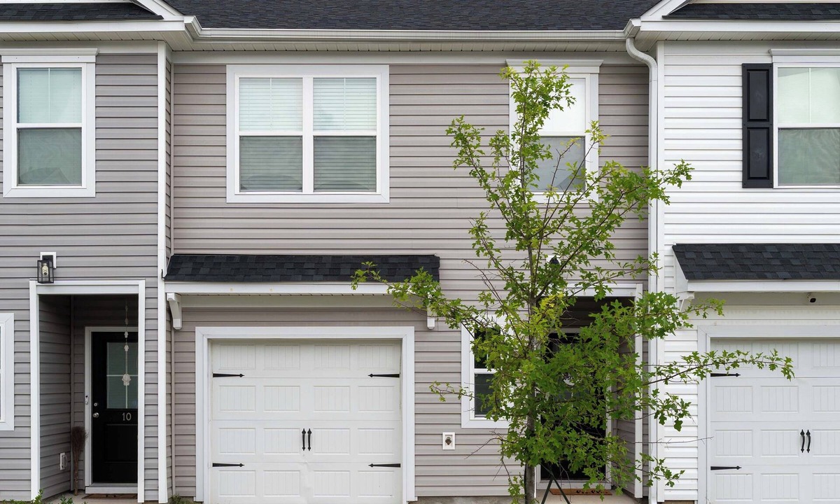 Huntcliff House | Welcome home away from home! Near Fort Jackson
