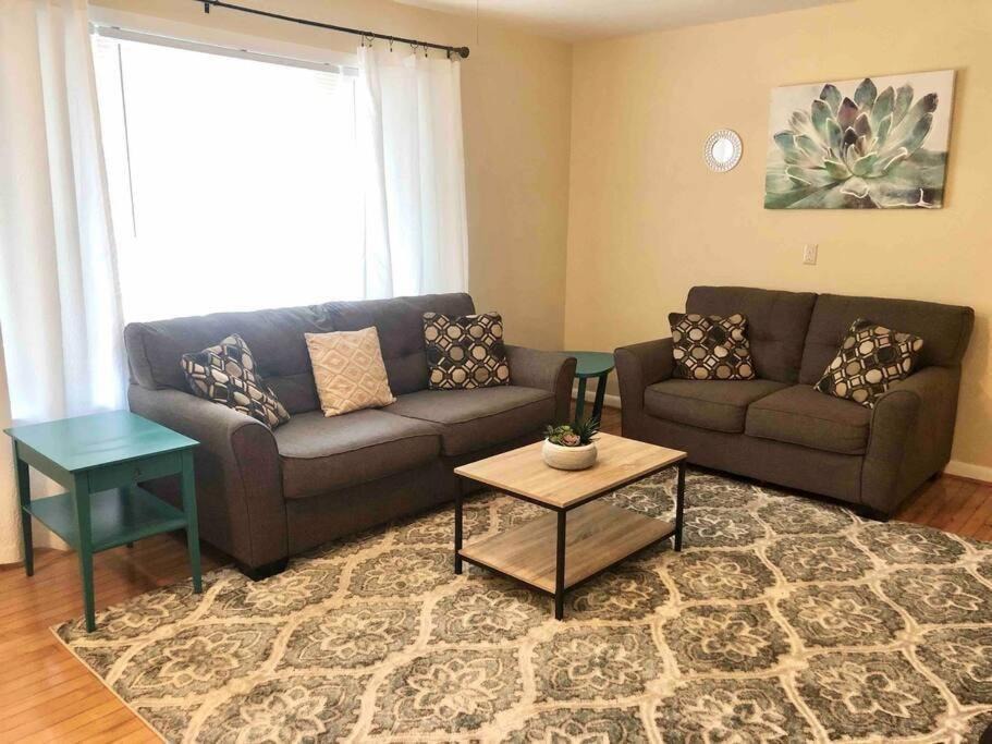 Cary House | *Welcoming Cary Townhome*King Bed*Long Term Stays*