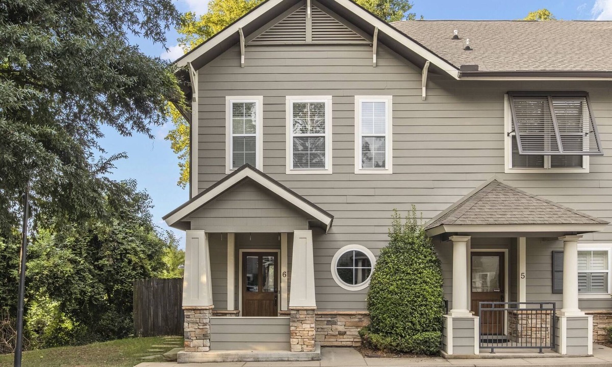 Green Avenue Cottage | West End Cottage near everything Downtown