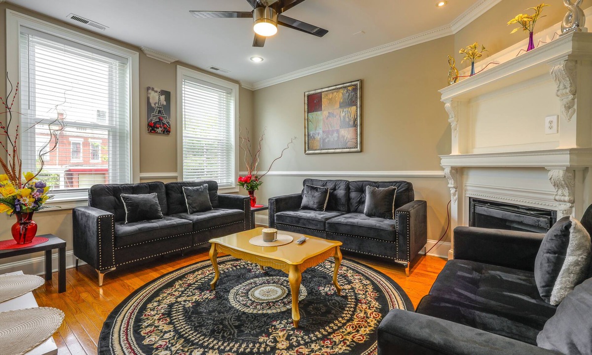 Bloomingdale Apartment | WFH in DC! Rowhouse Unit w/Office & Deck By HU