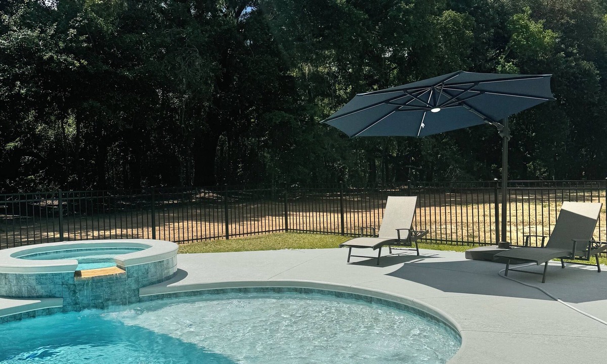 Hahira House | Whispering Wind Farms - Private Luxury: Valdosta Moody VSU Wild Adventures