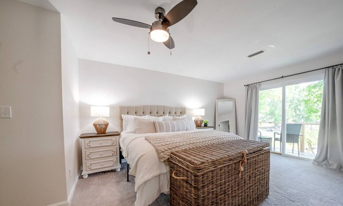 Southmont House | Whole House on High Rock Lake with Private Dock. Jet Ski and Boat Available!
