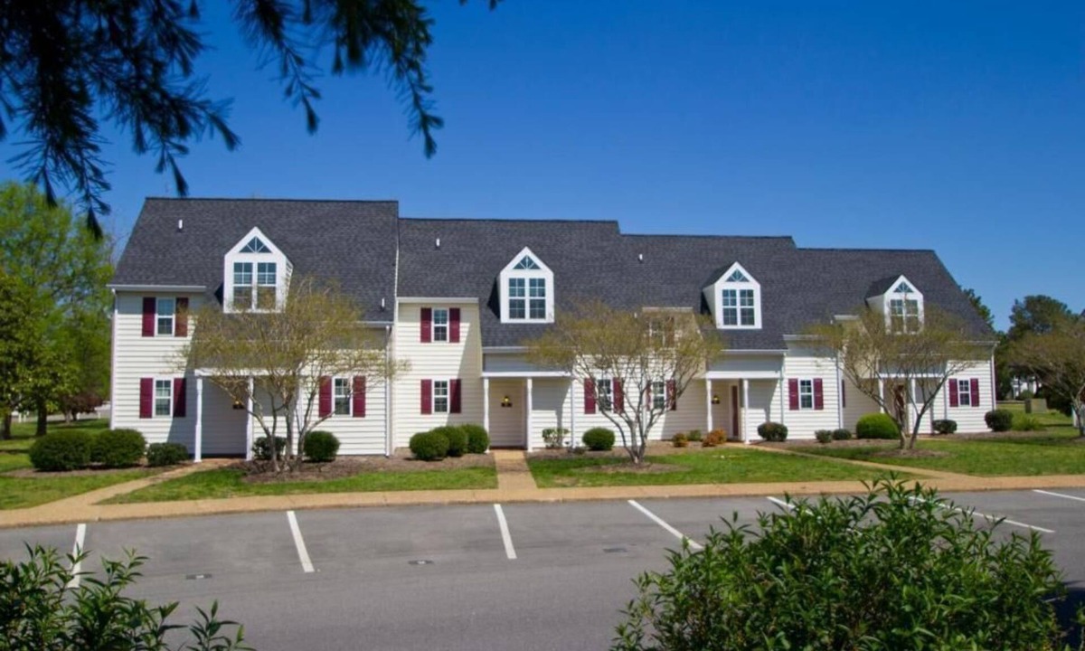 Berkeley Villa | Williamsburg | Historic Park Stay | Pool & Tennis | 2BR