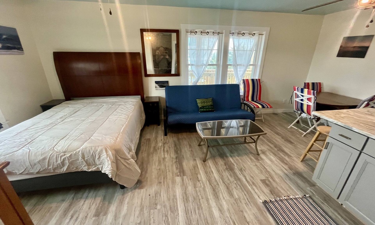 Salvo Apartment | Wimble Shoals Chateau - Studio in Salvo above Surf Shop-