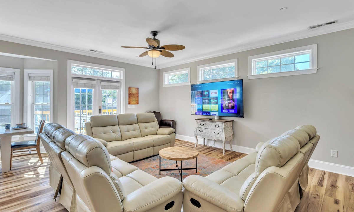Winston - Salem House | Winston Salem: Pool, Arcade, & Jacuzzis