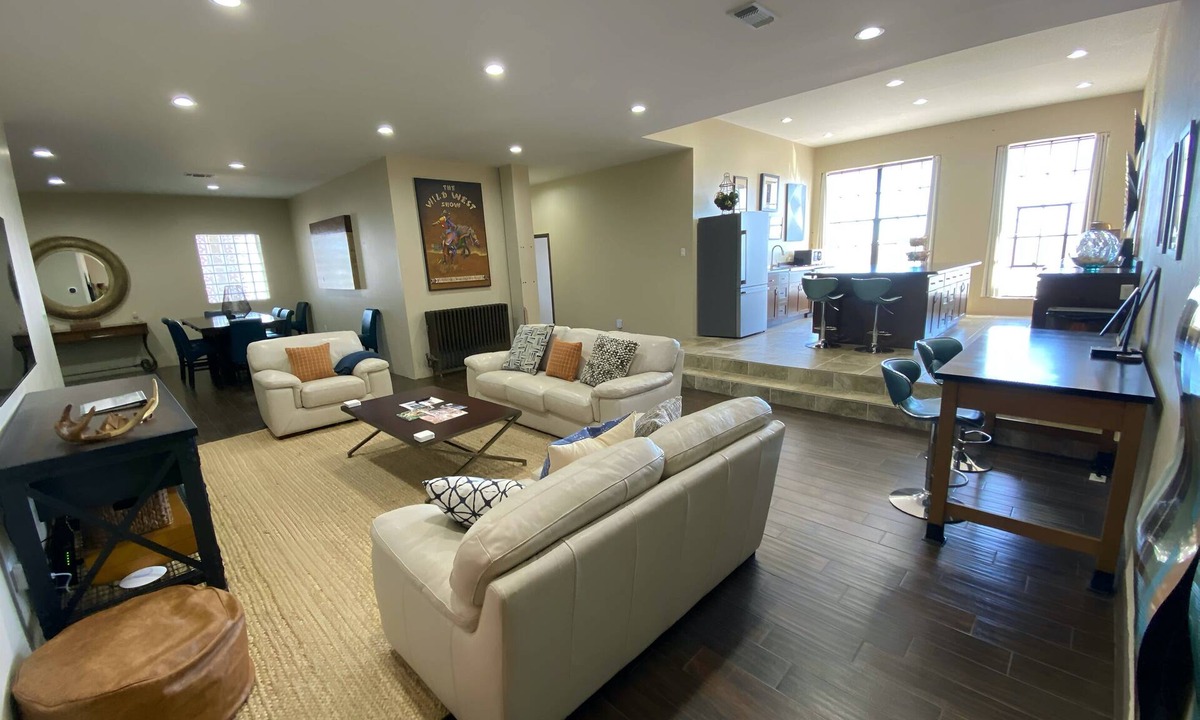 Abilene House | Wkly cleaning inc 3K/1Q 3,000 sq ft