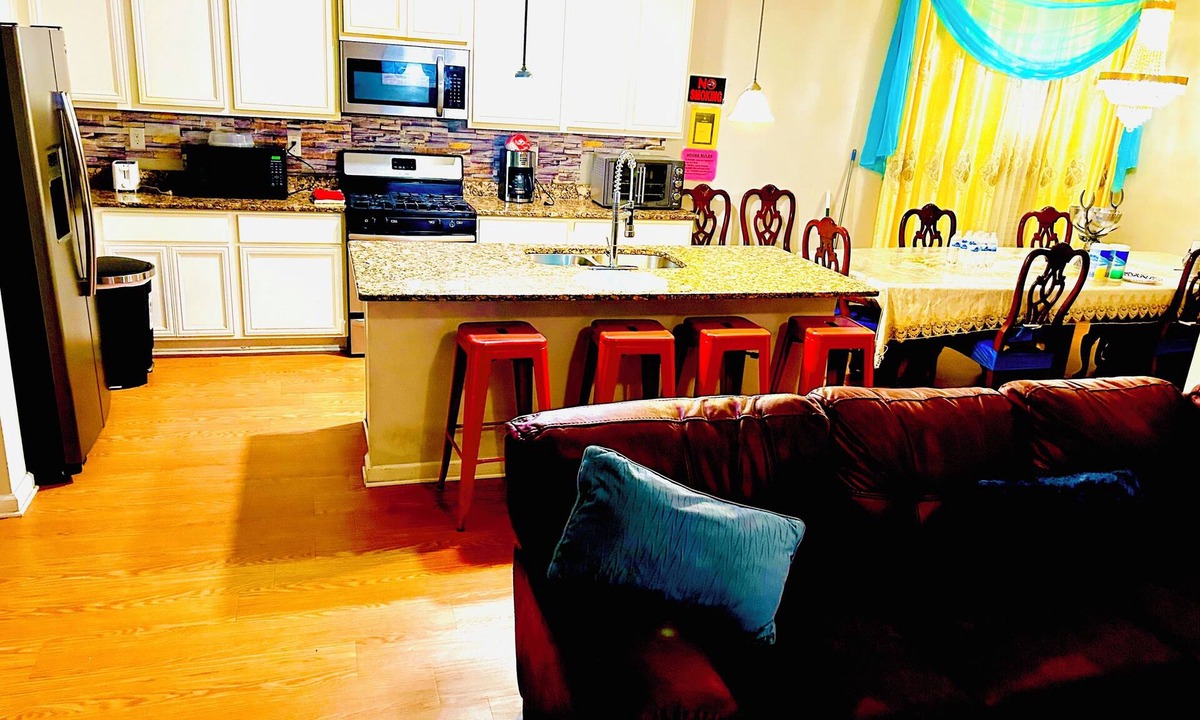 Stockbridge House | 🗺️wonder-full Getaway Entire house Awesome Location 6BDS 6BR 3.5BT S Atlanta GA