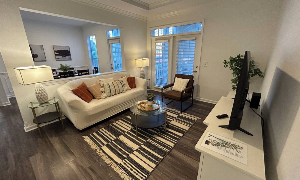 Alpharetta Apartment | Wonderful 2 bedroom/2 bath Apartment with 2 balconies and Handicap Accessible