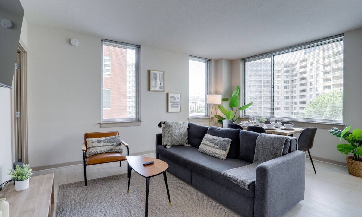 Crystal City House | Wonderful 2BR Condo @Crystal City WRooftop