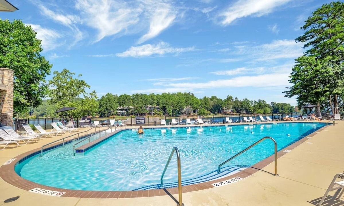 Salem House | WOW! Spacious Town home - prestigious gated community w/Golf, Pool & Lake Access