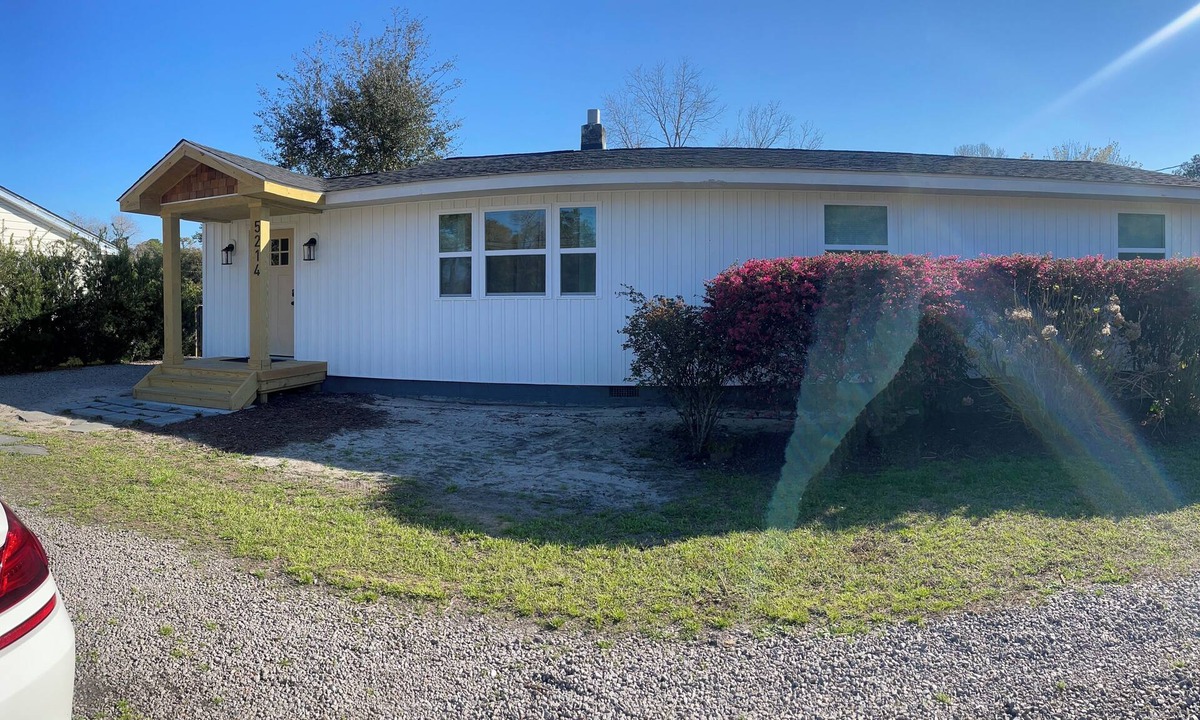 Avondale House | Wrightsville Ave Beach Cottage - with HUGE Fenced In Backyard - Pet Friendly