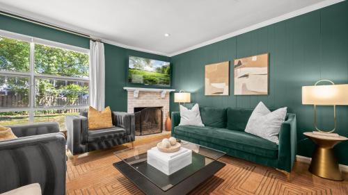 Seminary Hill Apartment | Xcape to a Tranquil 4 Bedroom Retreat