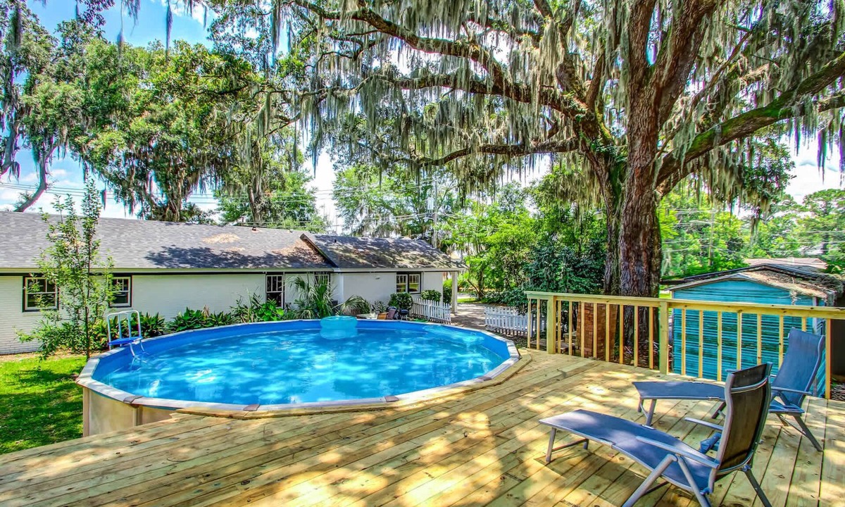 Thunderbolt House | Year-Round Pool & Gazebo Near Historic District