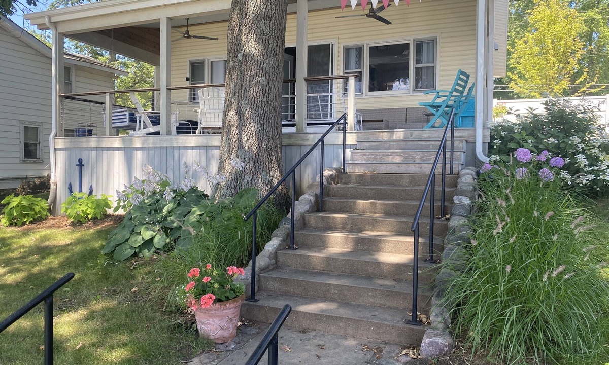 North Webster House | Year Round, Updated, Lake Front Home on Beautiful All-Sport Webster Lake.