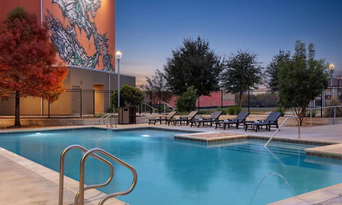 McNeil Hotel | Your Ultimate Resort Destination: Free Parking, Breakfast & Onsite Pool Access