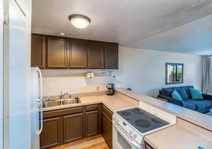 1-Bed Condo in Downtown Kona, 1 block from the Shore!